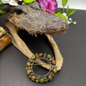 Weiss wreath floral brooch vintage